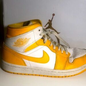 Women’s Jordan 1 Mid Size 8.5